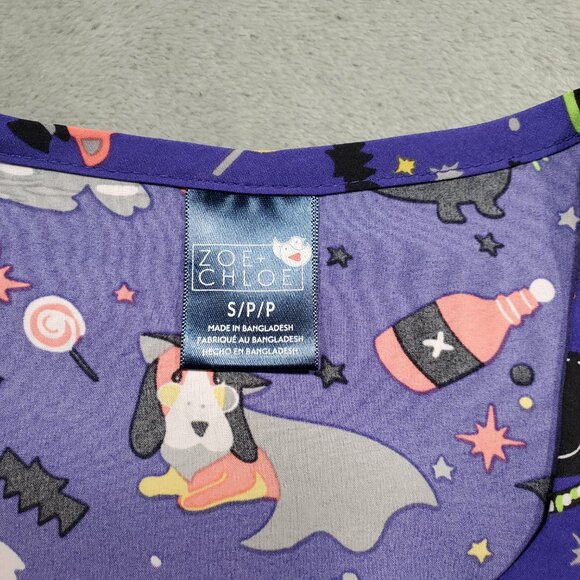 Zoe + Chloe Halloween V-neck Scrub Top 2 Pockets Spooky Cats and Dogs Wmn Sz S - Picture 3 of 10